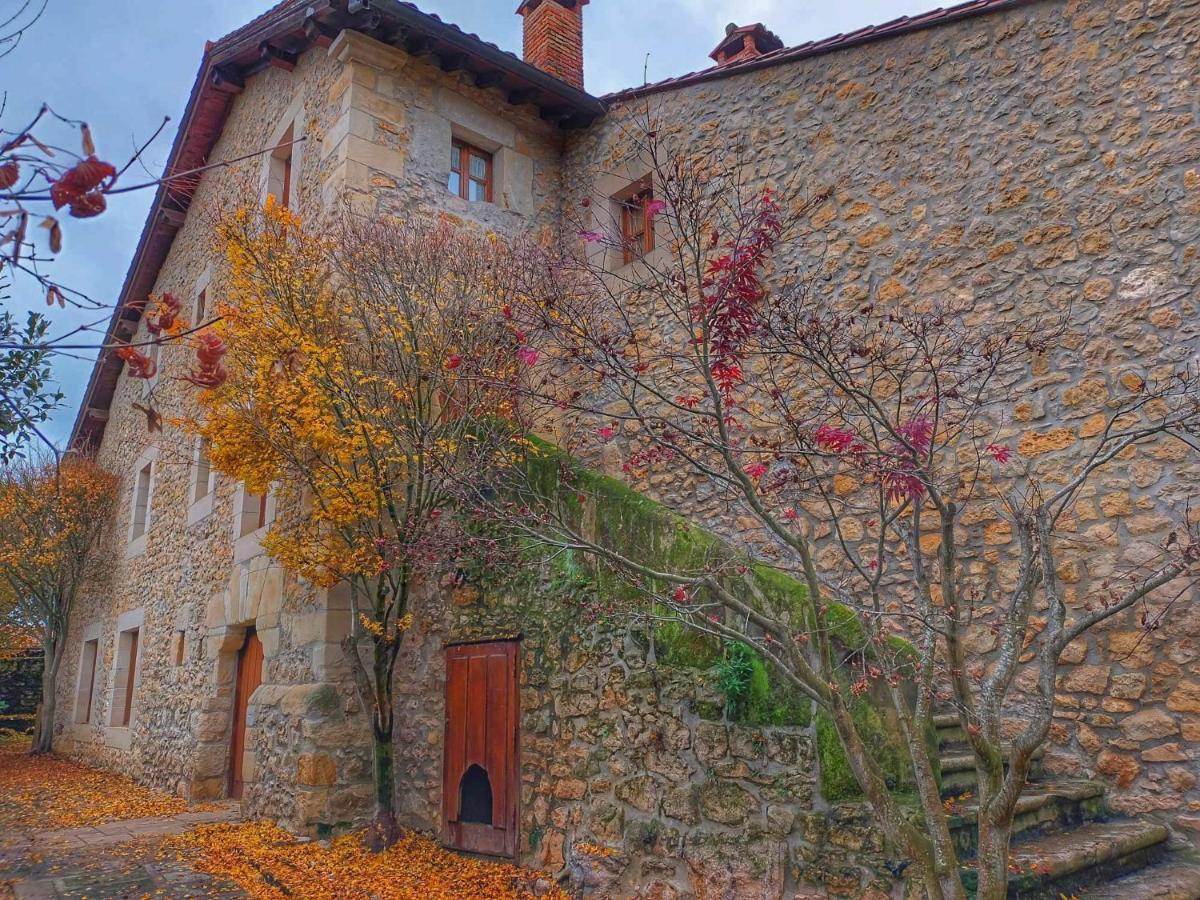 Palacion De Santillana