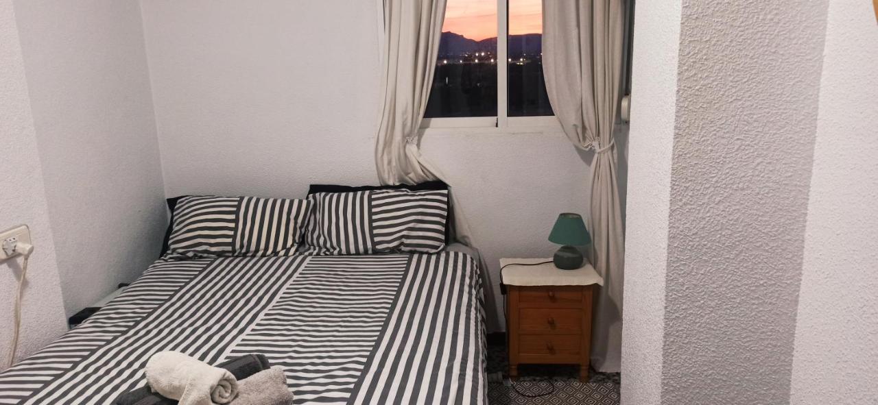 Habitación en casa particular Mountain Front - En Piso De Playa !