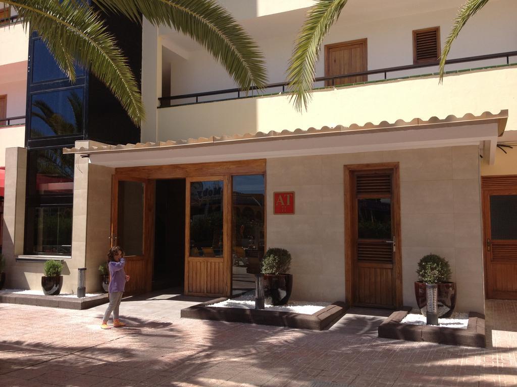 Apartahotel Bahia De San Antonio