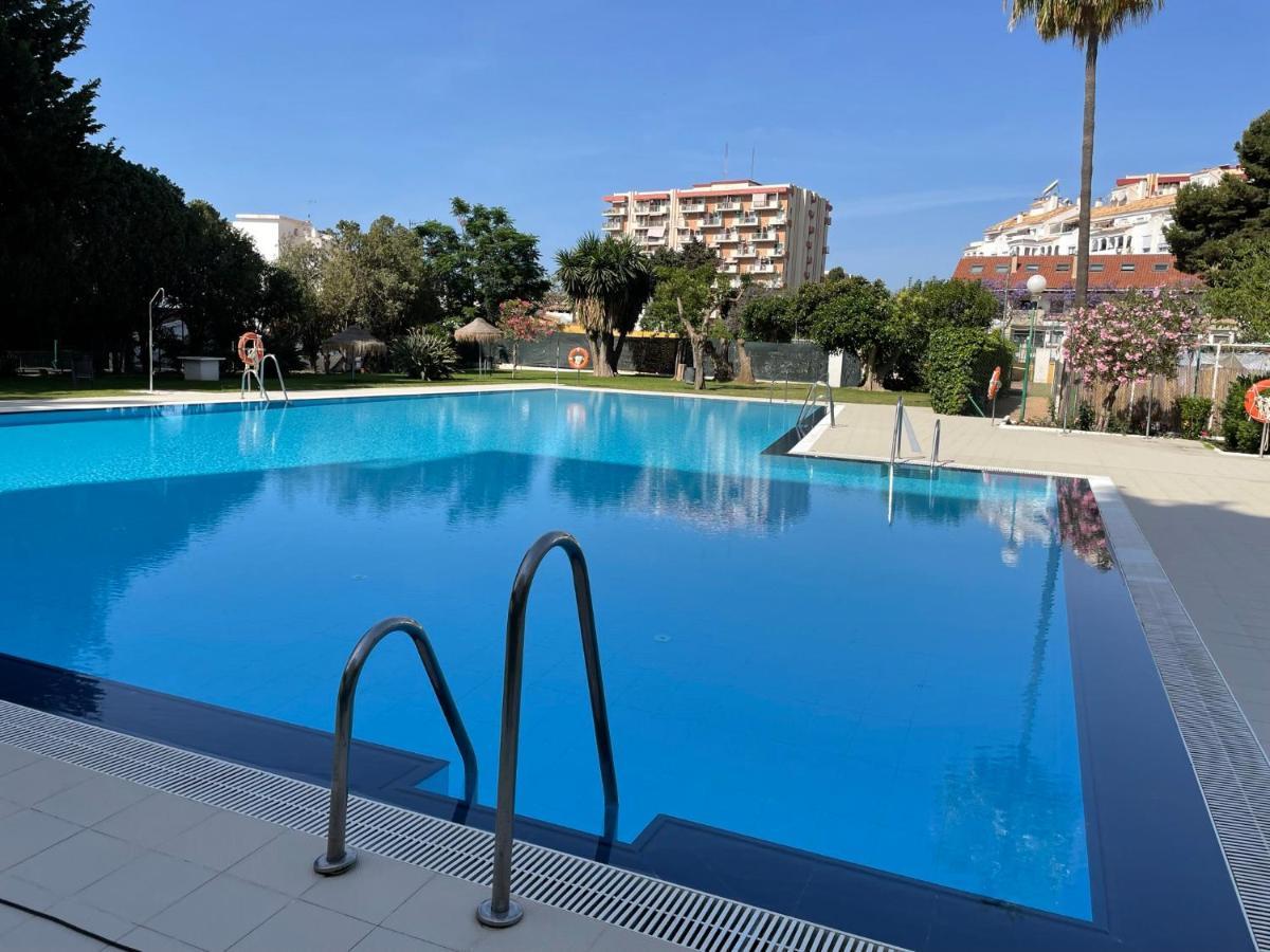 Apartamento con piscina a 500m de la playa en Benalmadena Costa *
