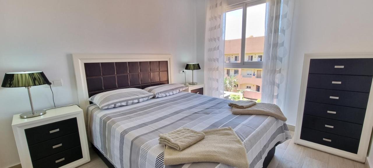 Apartment Paraiso: Beachfront Penthouse With Private Rooftop Pool *