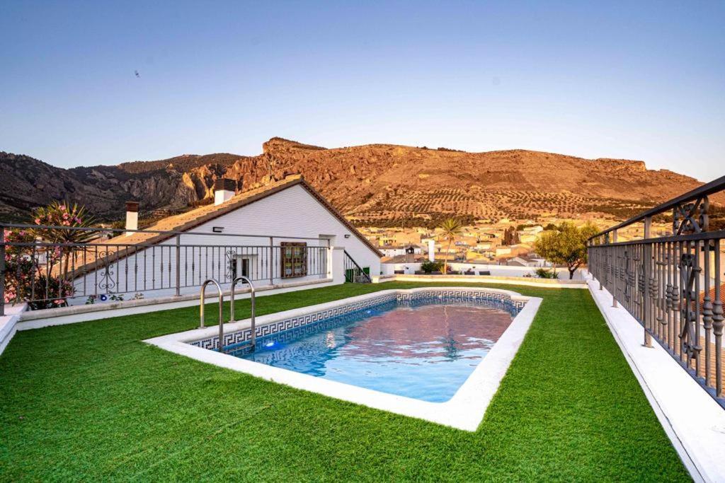 Sierra De Hotel 2*