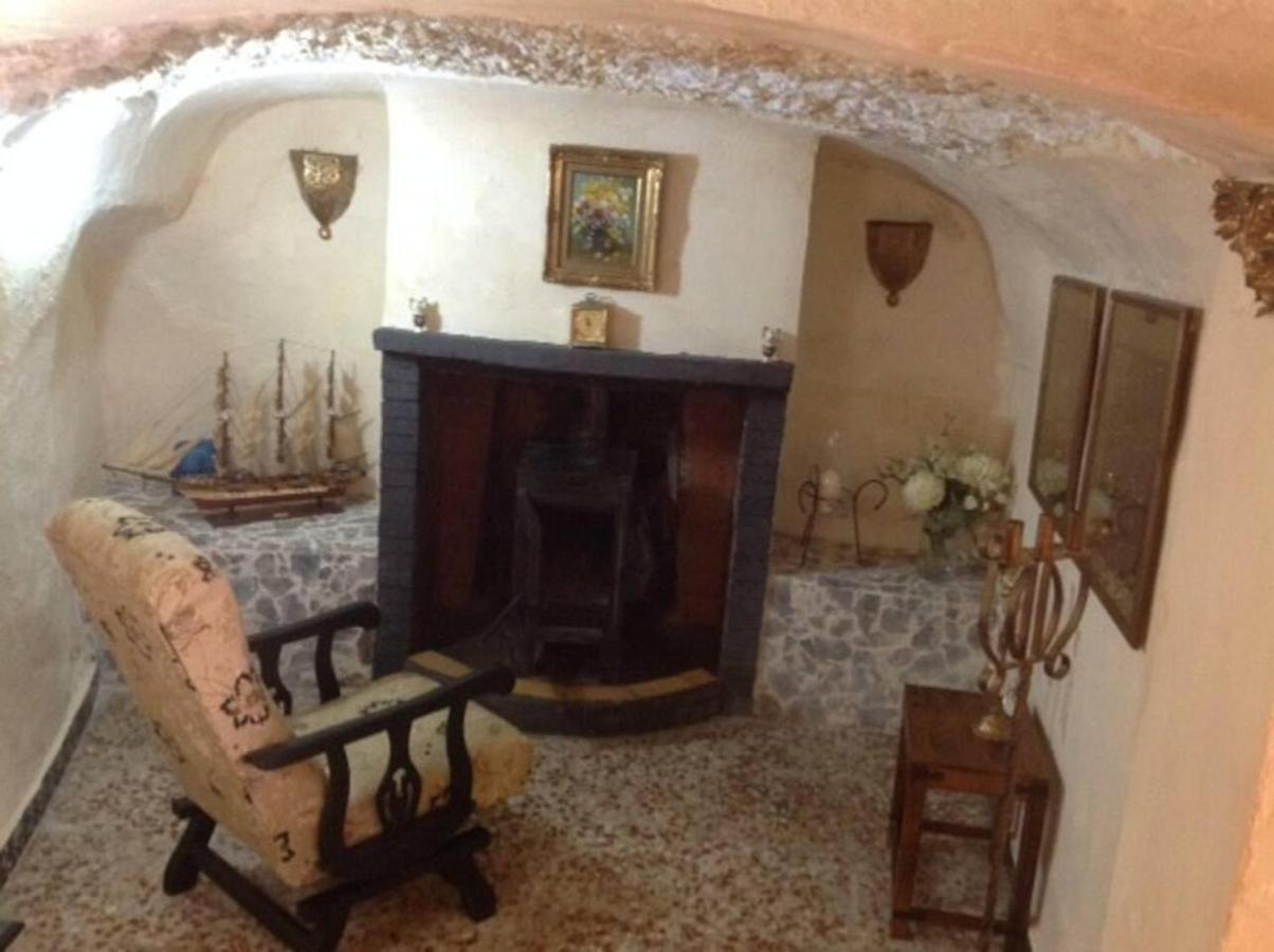 Traditional Spanish Cave House In * Alguena