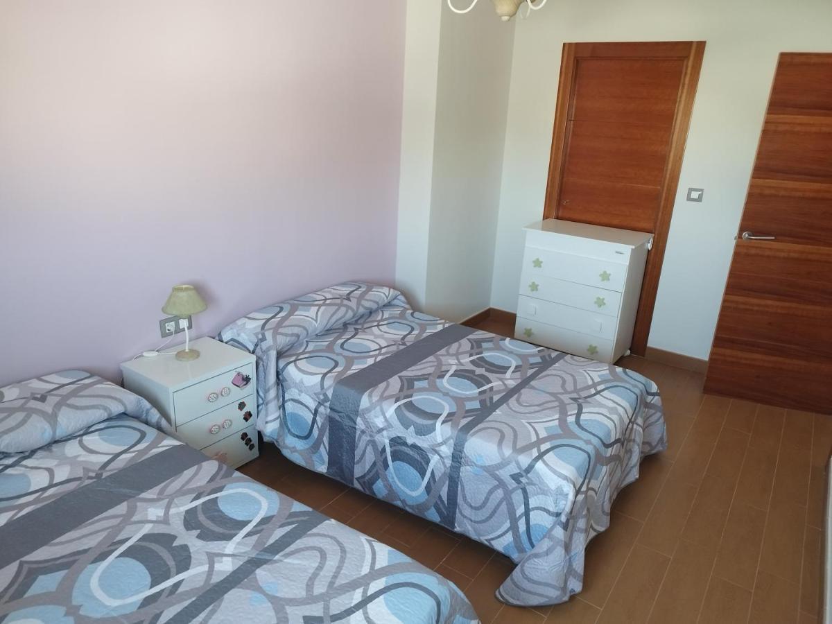 La Mancheguita: Family With Pool And Bbq In Madrigueras