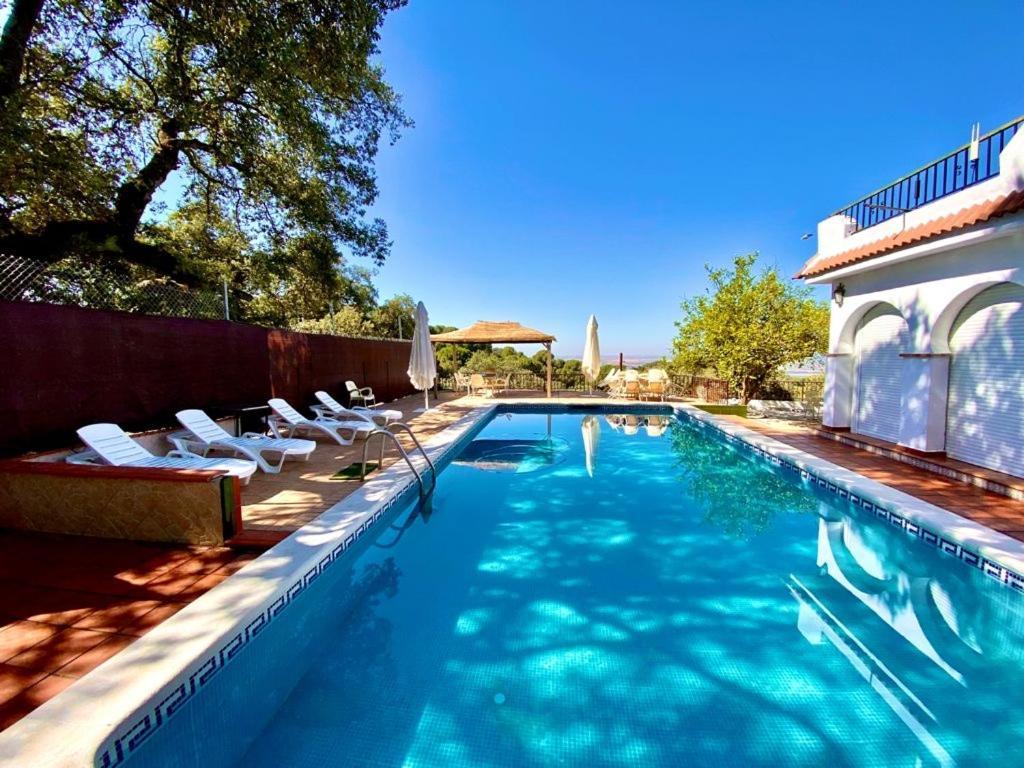 Estudio Con Cocina, Bano Y Piscina De Temporada Compartida, A 8km De Cordoba, En Plena Sierra, By Trassierrarooms Apartment Cordoba