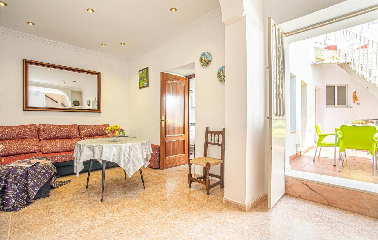 4 Bedroom Awesome In Сasa de vacaciones Zafarraya