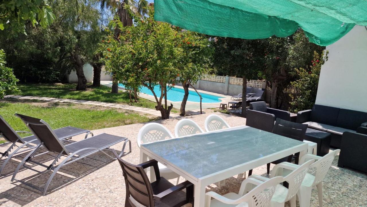 House With Exclusive Pool And Garden 7 Min Walk From The And The Center