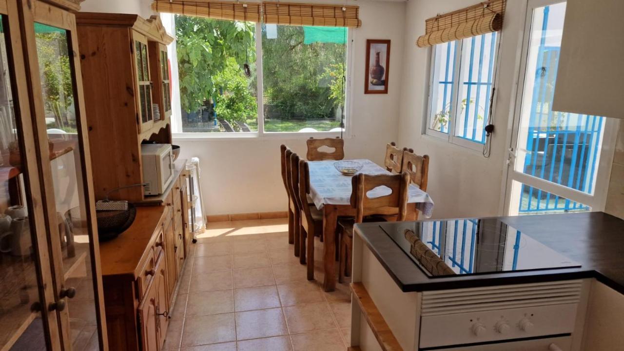 House With Exclusive Pool And Garden 7 Min Walk From The And The Center Holiday home *