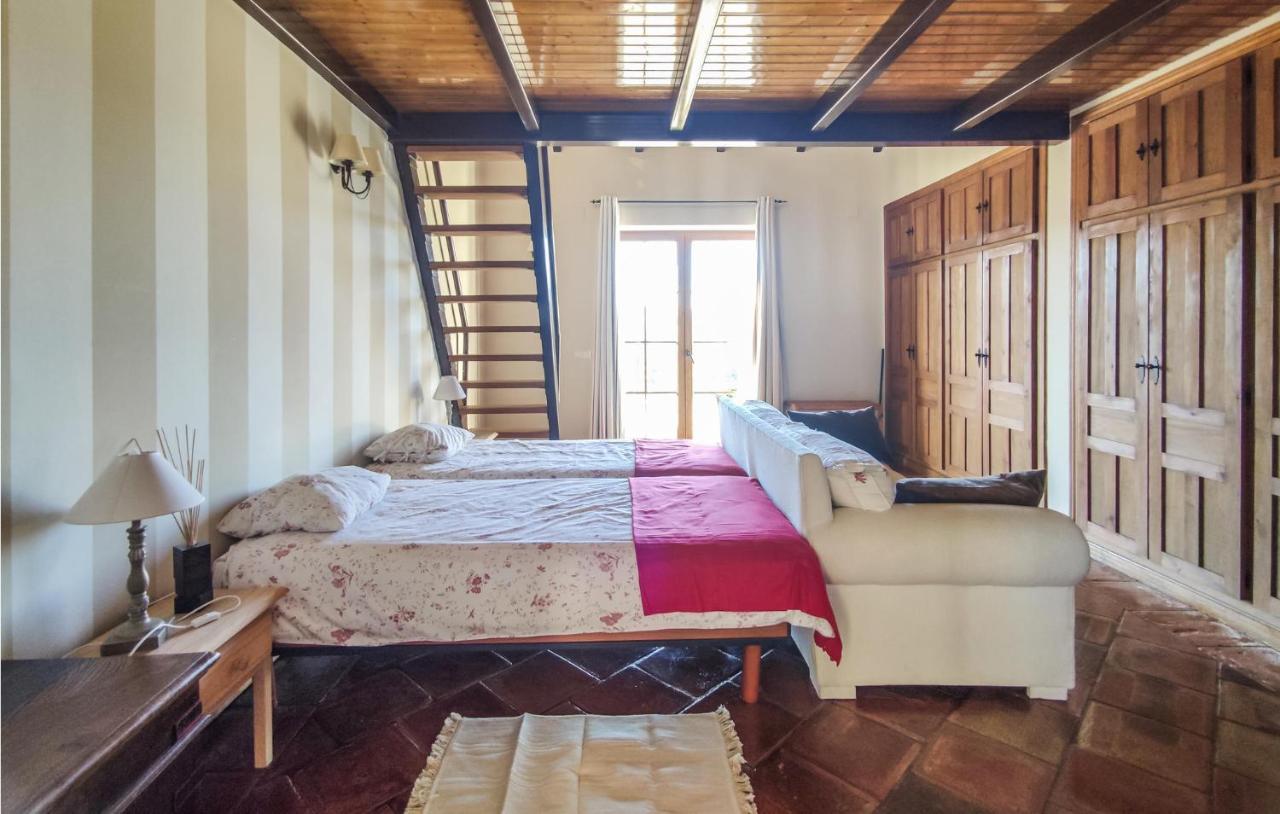 Сasa de vacaciones 3 Bedroom Gorgeous In Navarredonda