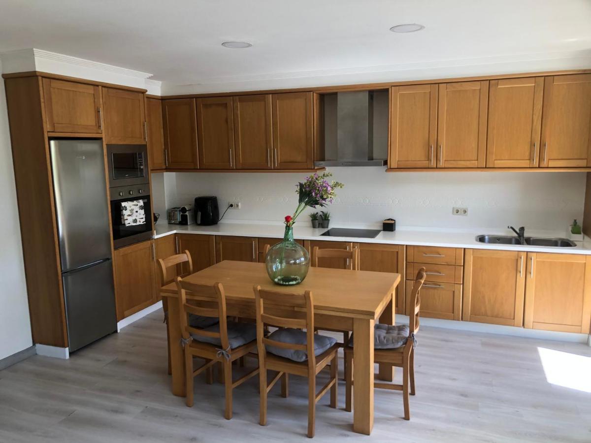 Apartamento Vivienda Amplia Y Luminosa A Escasos Metros De La Playa De Cangas.