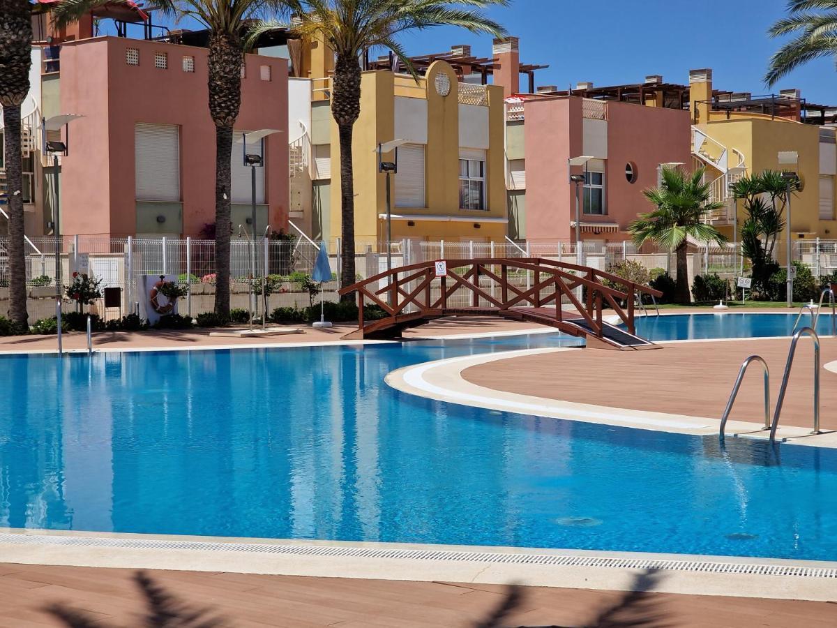 Precioso Bajo Con Jardin En Vera