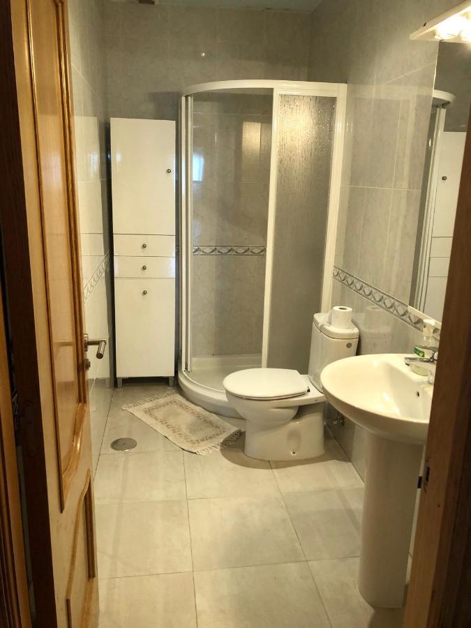 Vivienda Amplia Y Luminosa A Escasos Metros De La Playa De Cangas. *