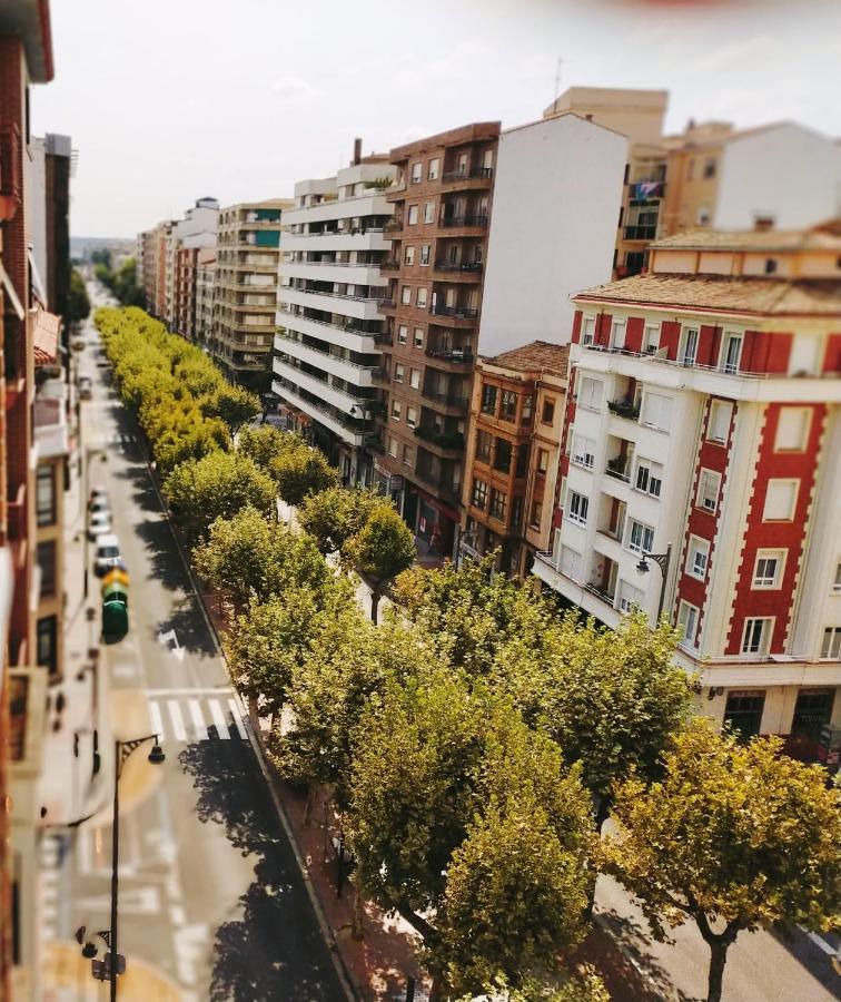 Apartment La Llave Del Centro De Logrono, Vino Crianza Y Desayuno Incluido Logrono