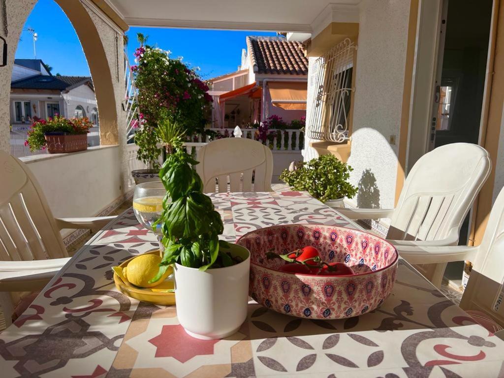 4 Bed 3 Bath Sleeps 8, Pool Wifi Tv Close To Restaurants And Shops Los Alcázares