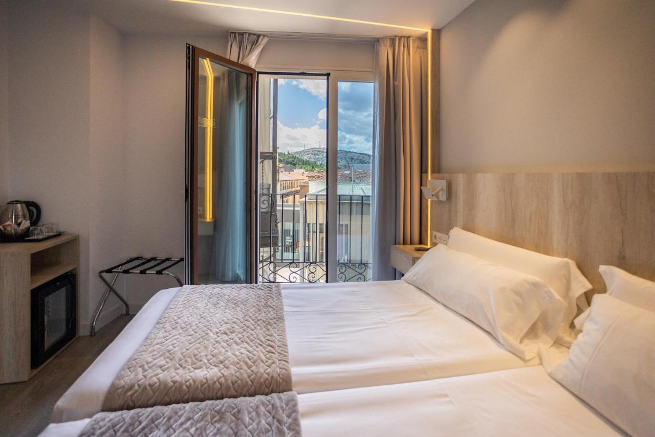 Dwo Abaster Hotel