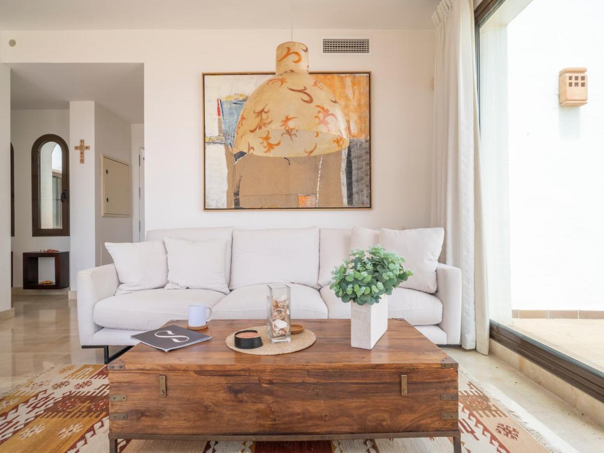Sanders - Great Two-bedroom With Terrace *