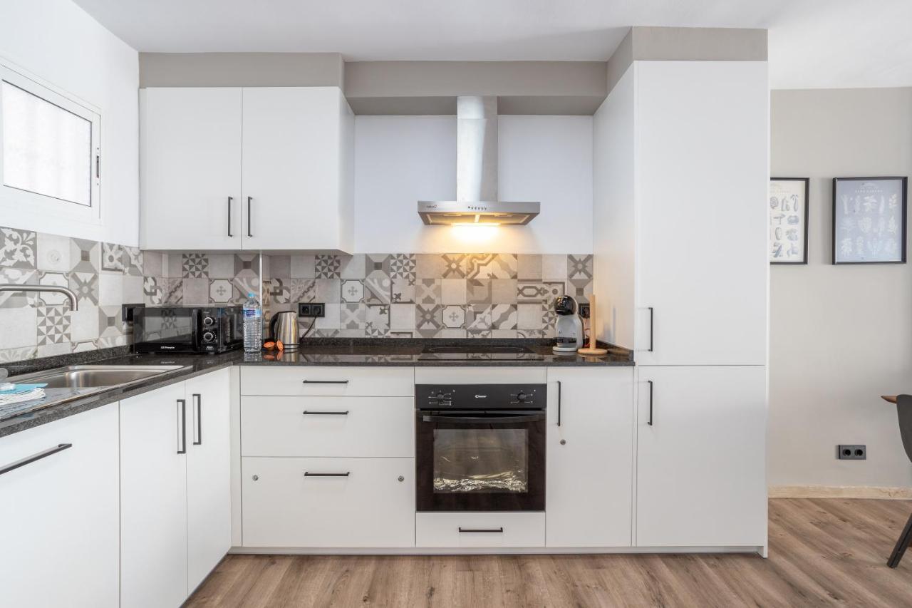 Stylish With Sea View Apartment *
