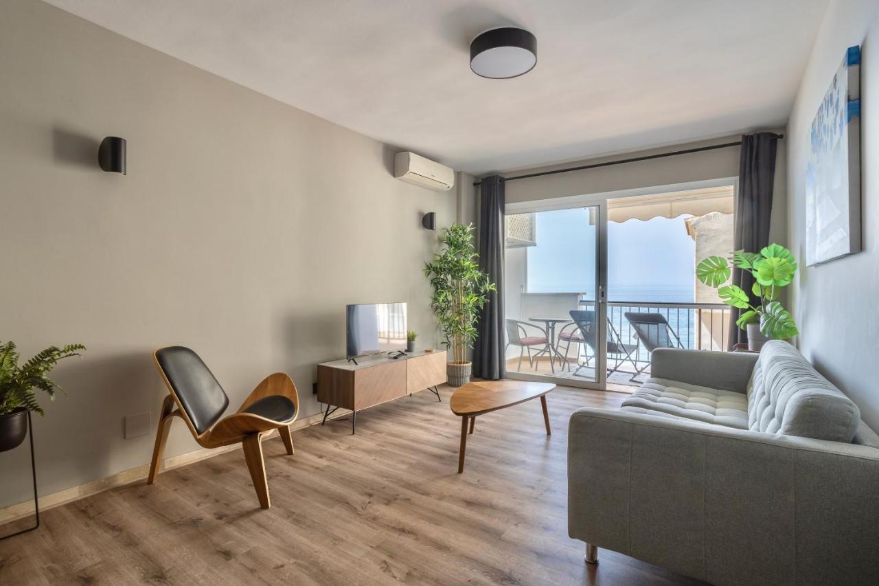 Stylish With Sea View Apartment
