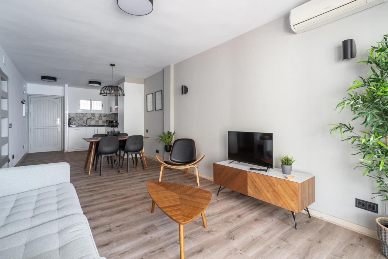 Stylish With Sea View Apartment