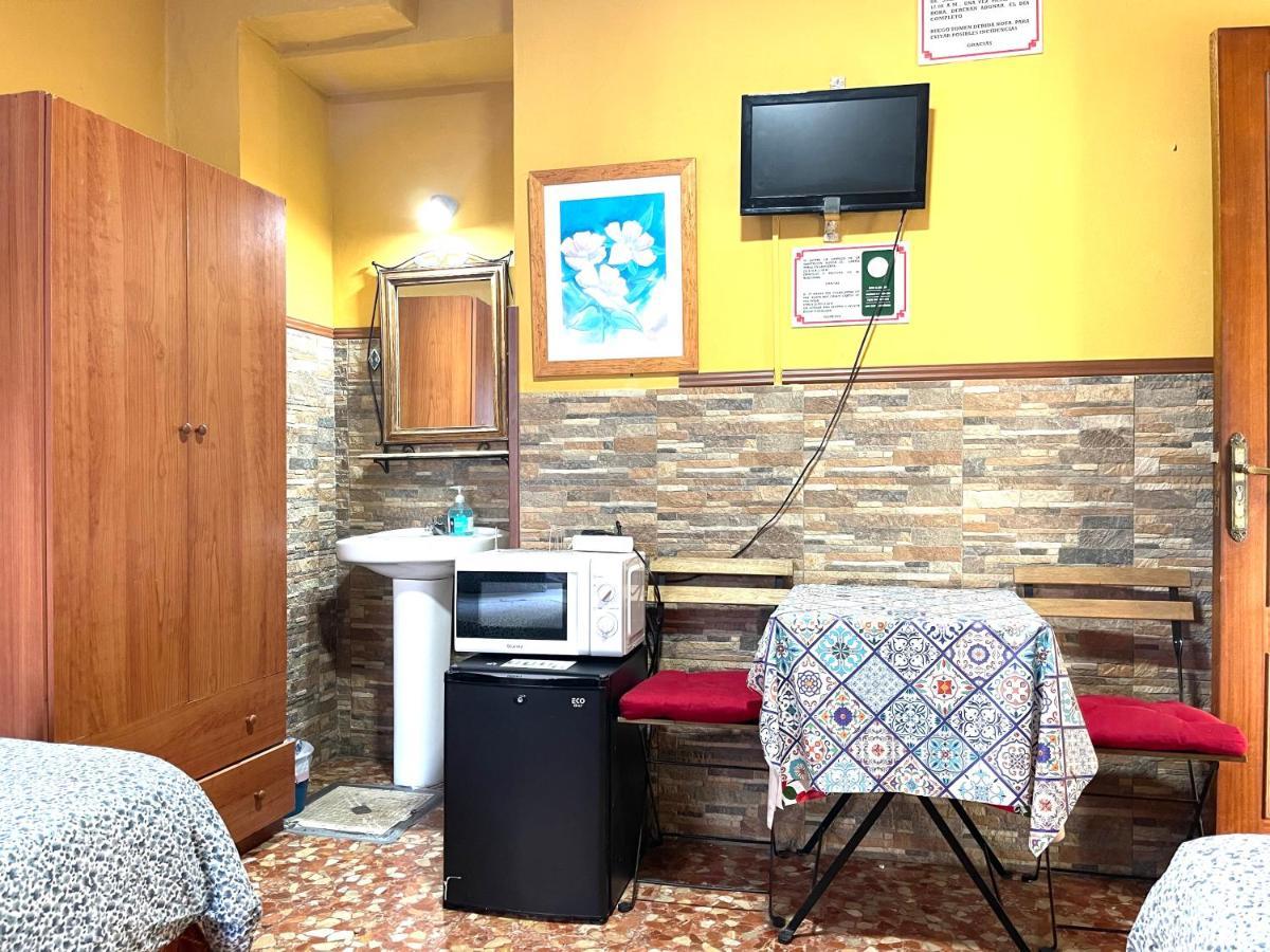 Los Faroles Guest house *