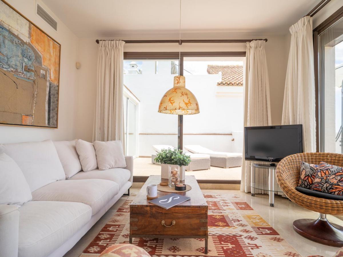 Sanders - Great Two-bedroom With Terrace