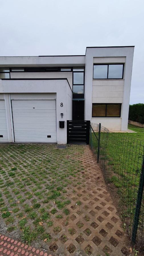 Modern 4 Double Bedroom With Pool / Garden