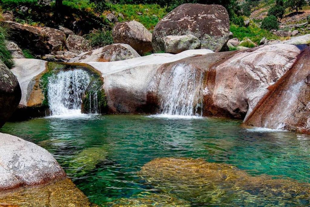 En Con Piscina Y Un Maravilloso Jardin Holiday home Candeleda