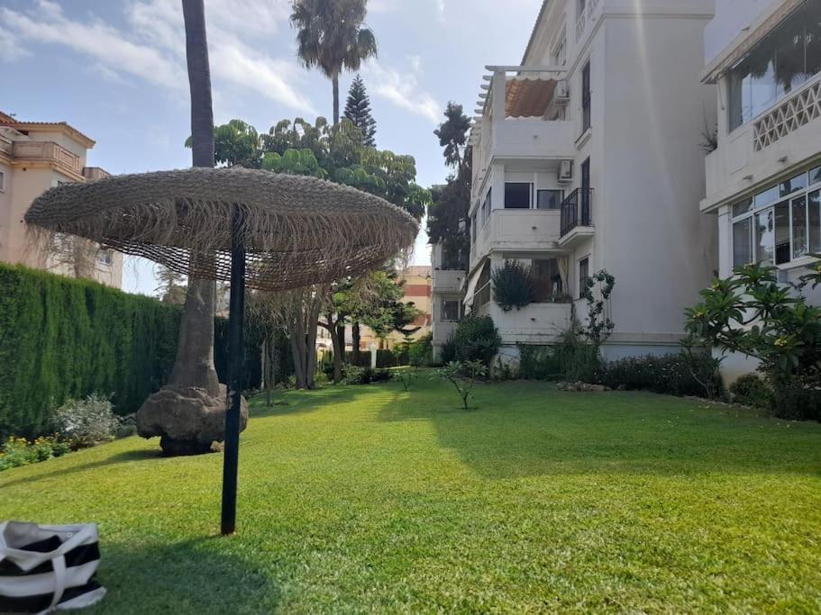 Apartment Encantador Residencial Con Piscina