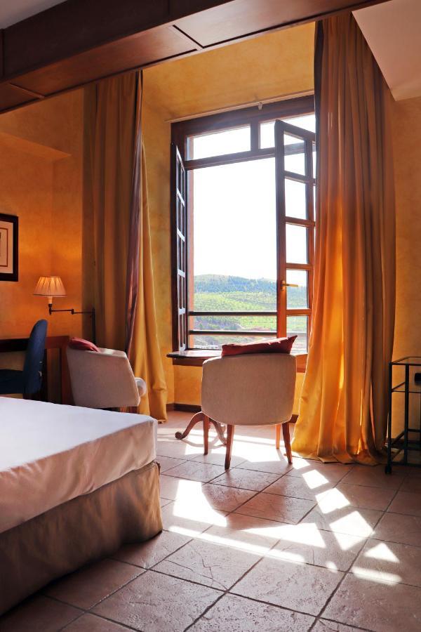 Hospederia Palacio Papa Luna Hotel