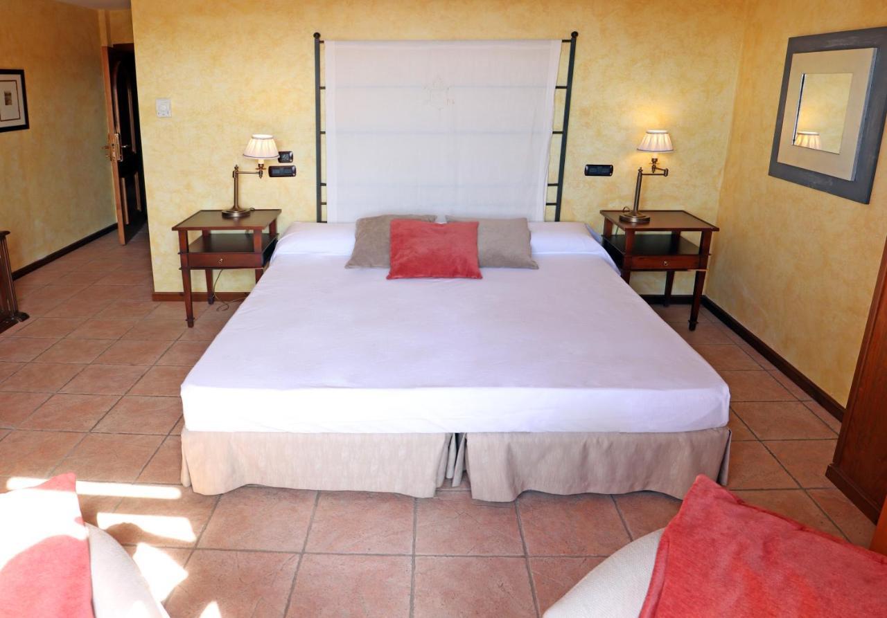Hotel Hospederia Palacio Papa Luna 3*