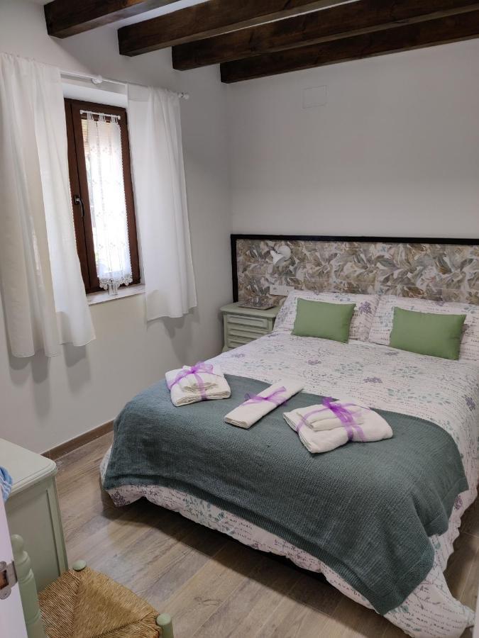 Cigüeñas De Navillas Navas de Riofrío