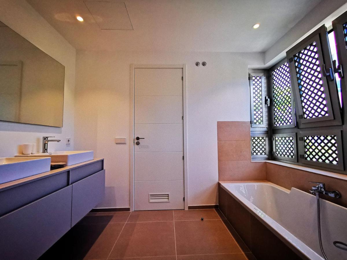 Apartment Brand New Surrounded By Tropical Gardens! *