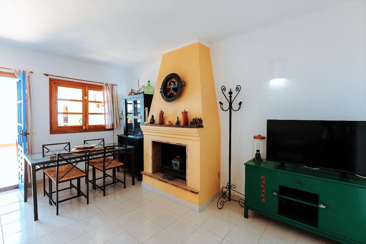 House With Terrace, Amazing Views And Private Shared Pool Holiday home