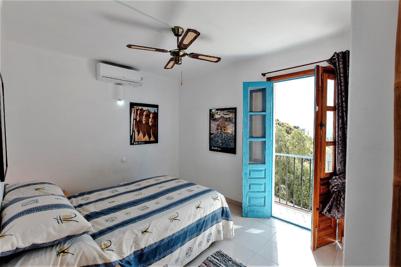 House With Terrace, Amazing Views And Private Shared Pool Holiday home *