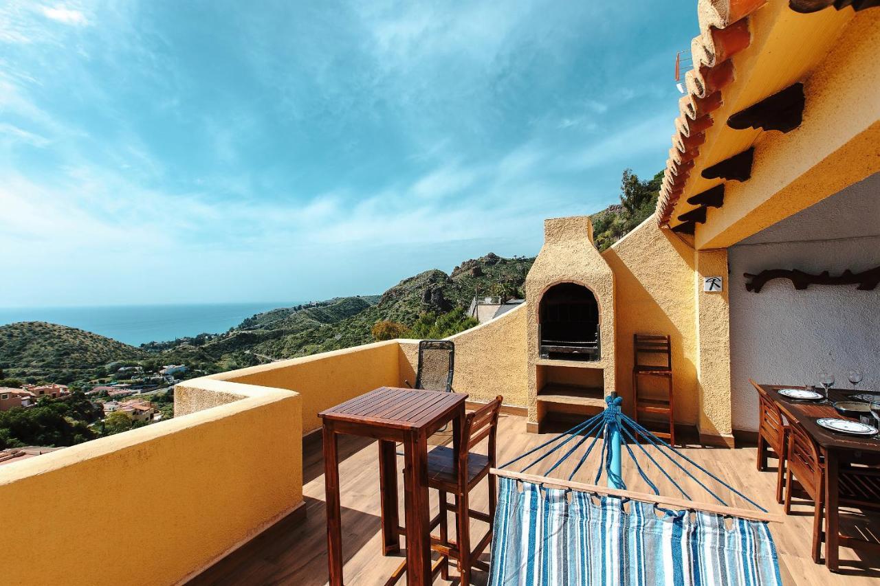 House With Terrace, Amazing Views And Private Shared Pool