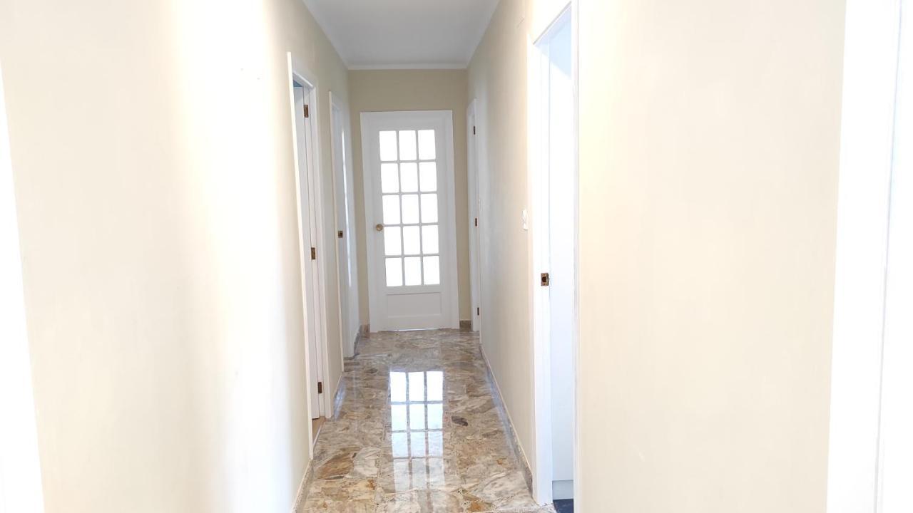 Precioso Piso En Playa America Con Jardin Privado.