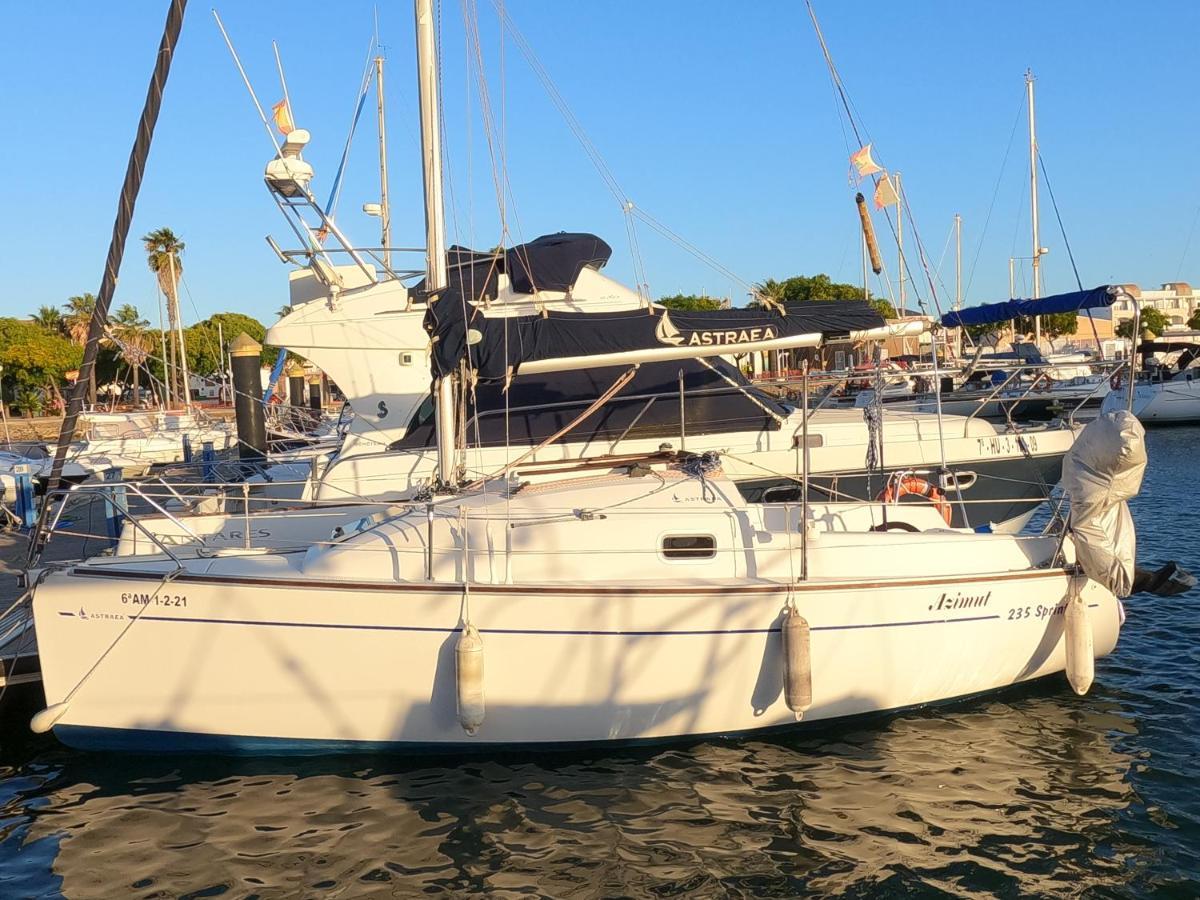 Botel Navegamos Hoy *