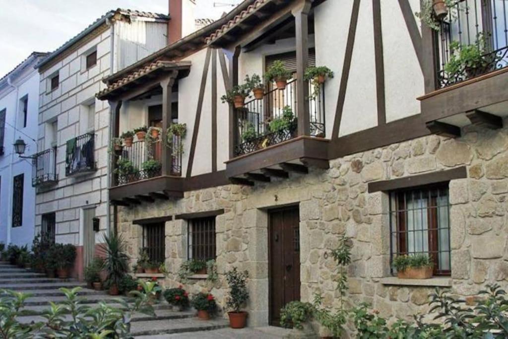 En Con Piscina Y Un Maravilloso Jardin Holiday home Candeleda