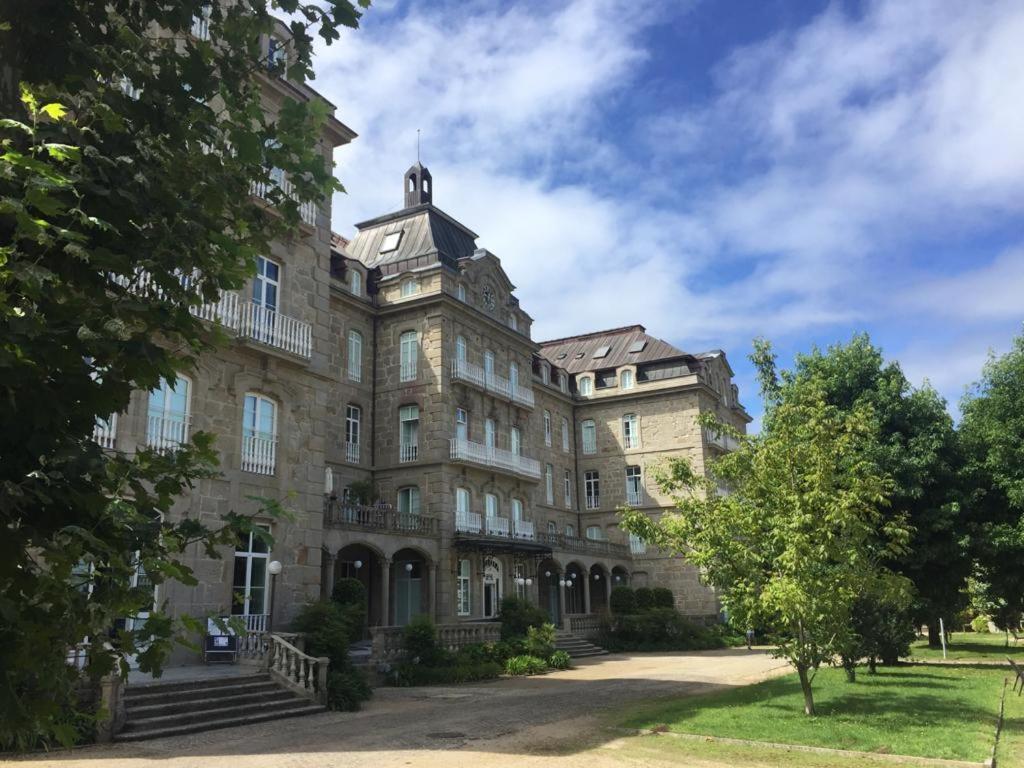 Apartamento Edificio Histórico Mondariz-balneario, Tranquilidad, Ideal El Teletrabajo *