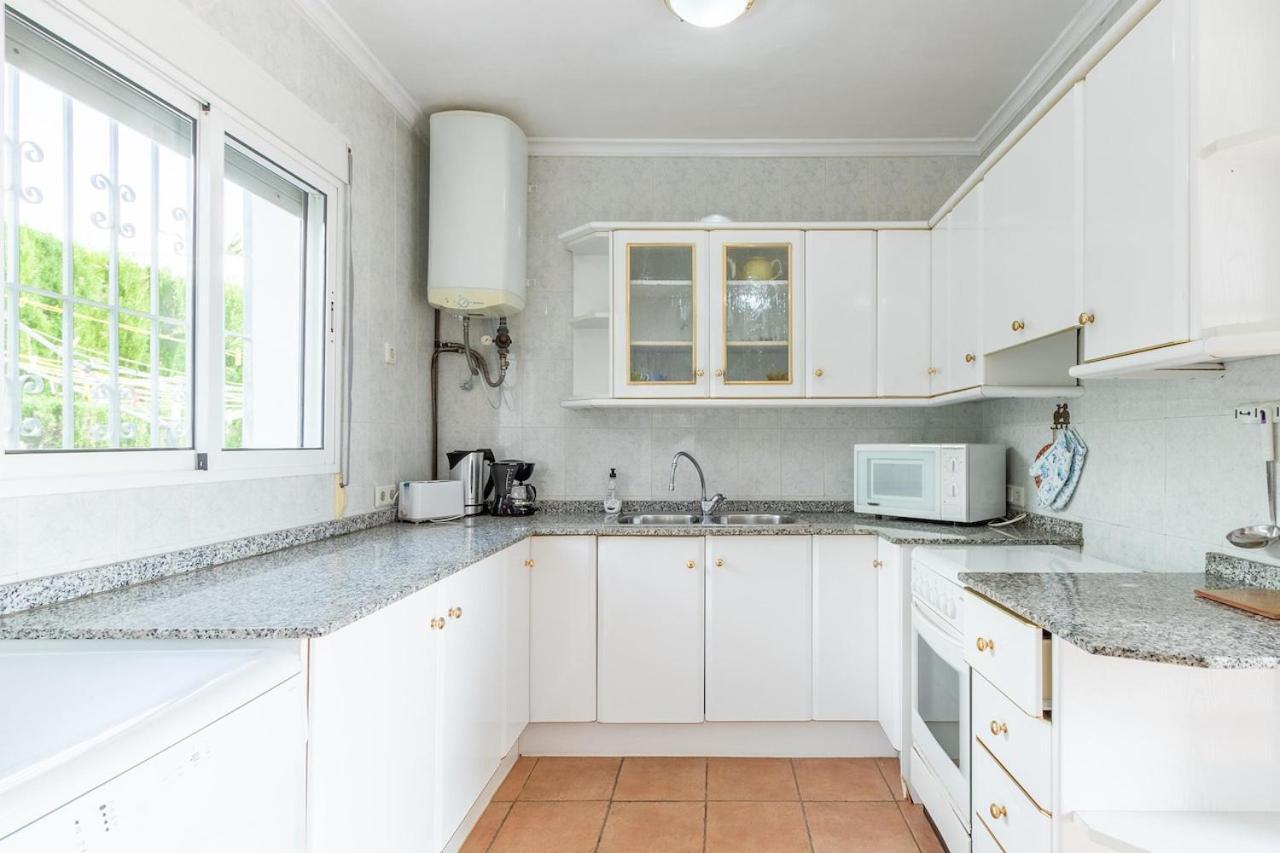 Holiday home 90m2, Airco 2, Pool 5x10, Sandy 200m, Wifi, Carport For 2 Cars. *