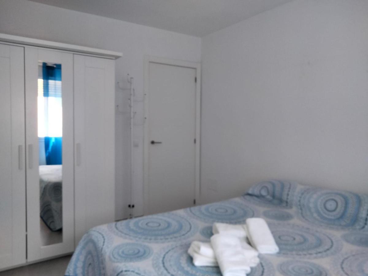 Apartamento Apto. Escolano, Playa De La Cachucha. Wifi, A/c *