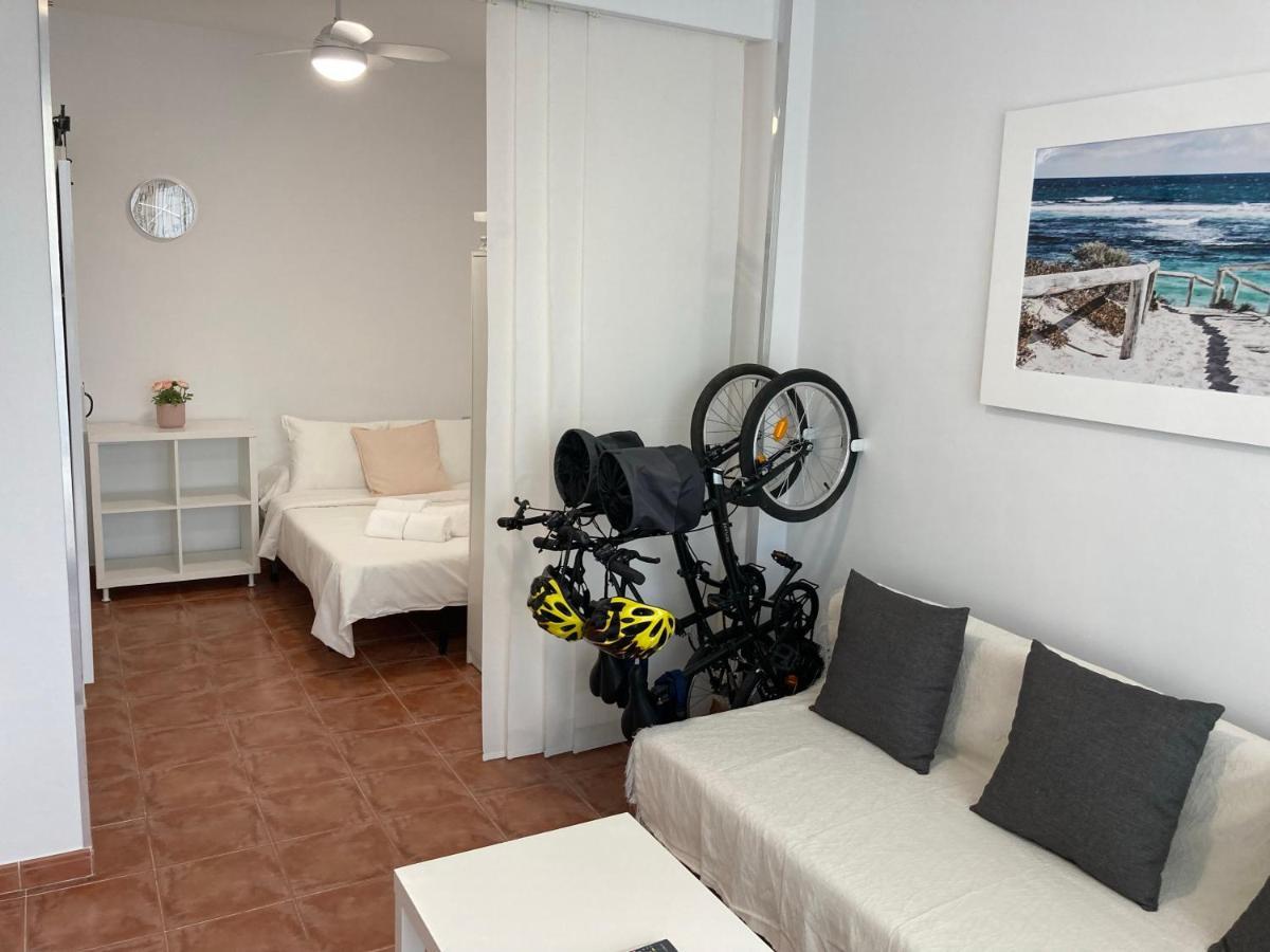 Beachside Studios: Ground Floor Retreat With Bikes & Water Sports La Manga del Mar Menor