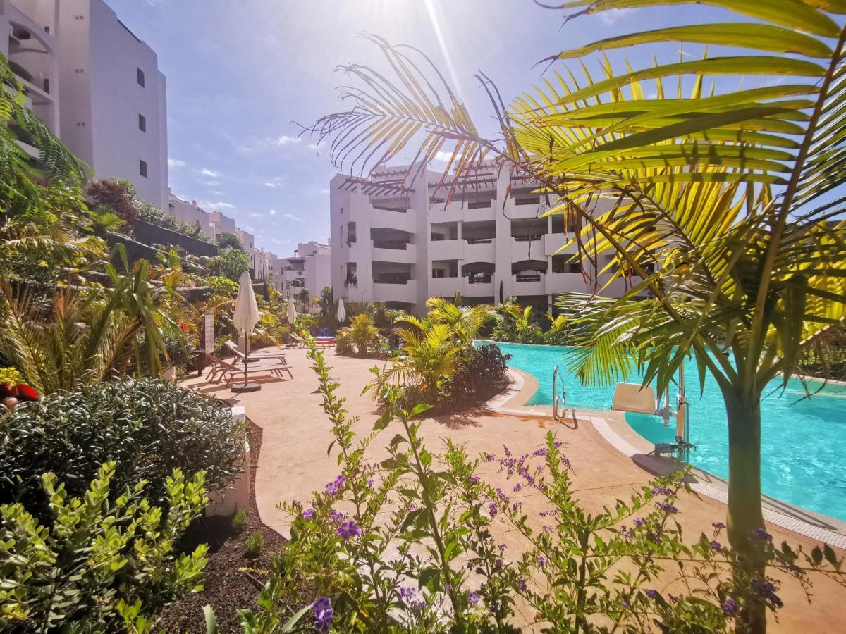 Brand New Surrounded By Tropical Gardens! Apartment