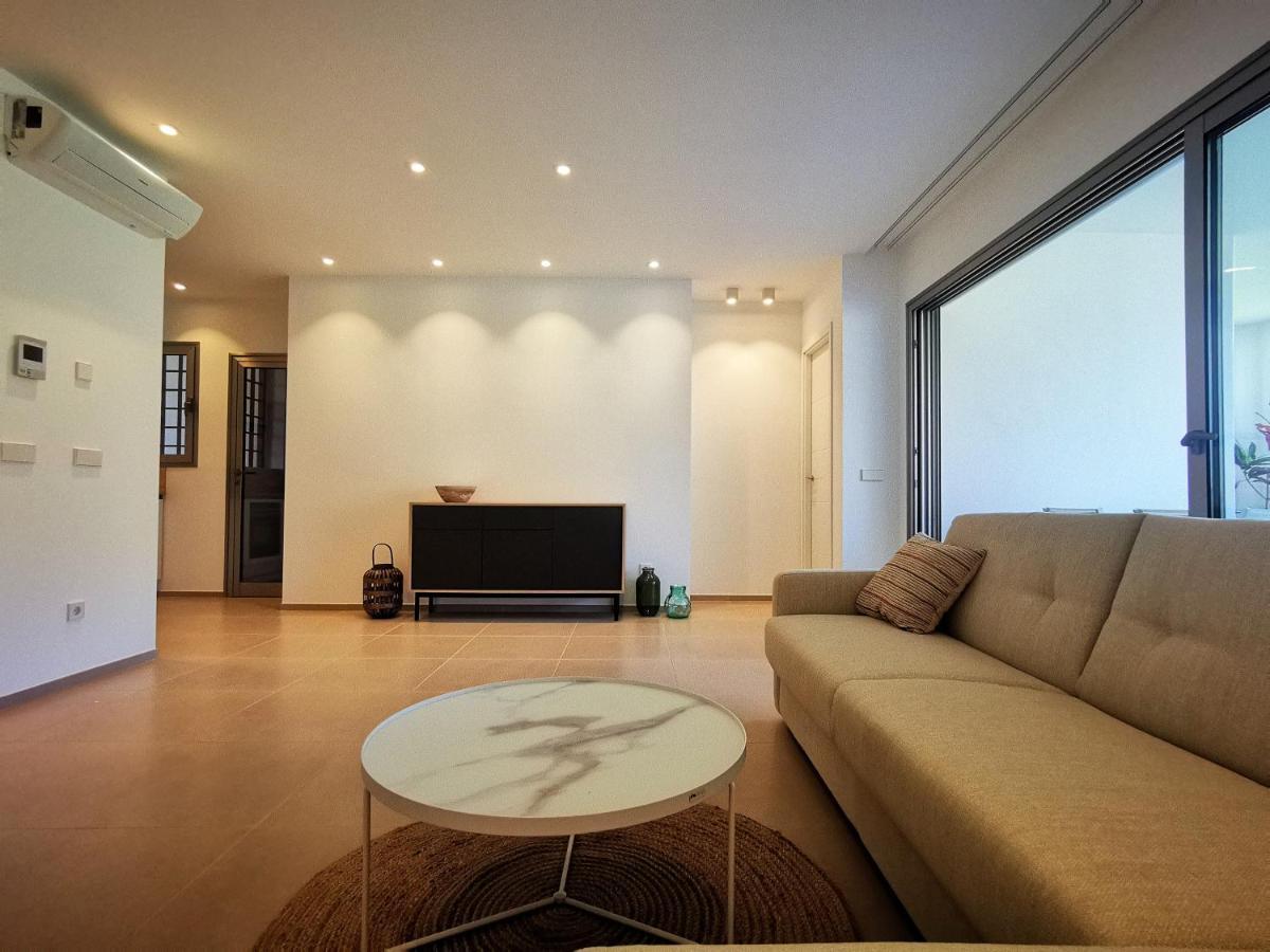 Brand New Surrounded By Tropical Gardens! *