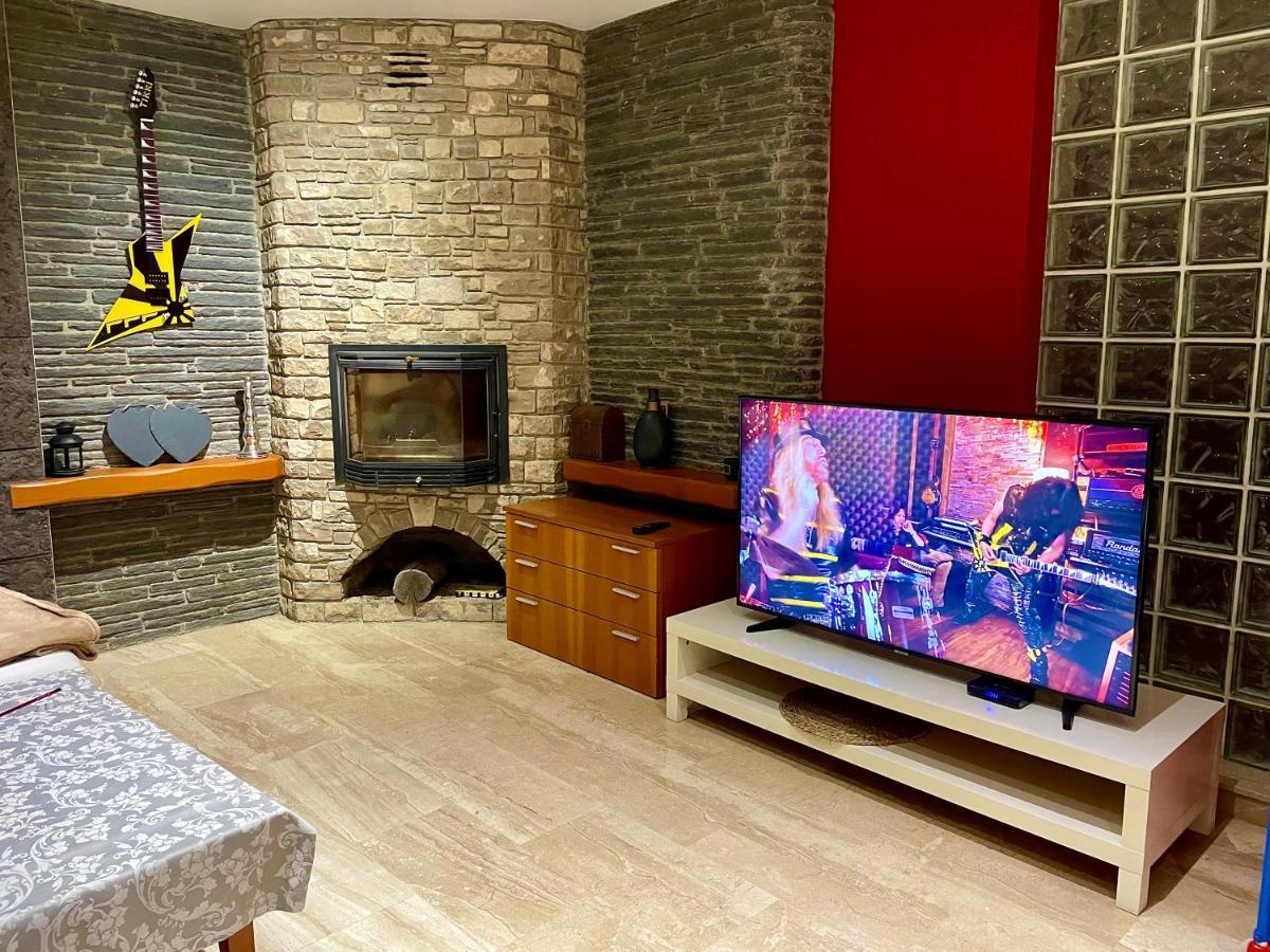Luxury Rock Tirri