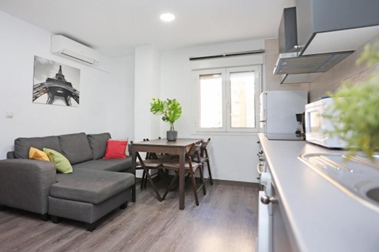 Holidays2malaga Reyna Manescau Apartments- Zona Huelin & 450 Mts De La Playa * Malaga