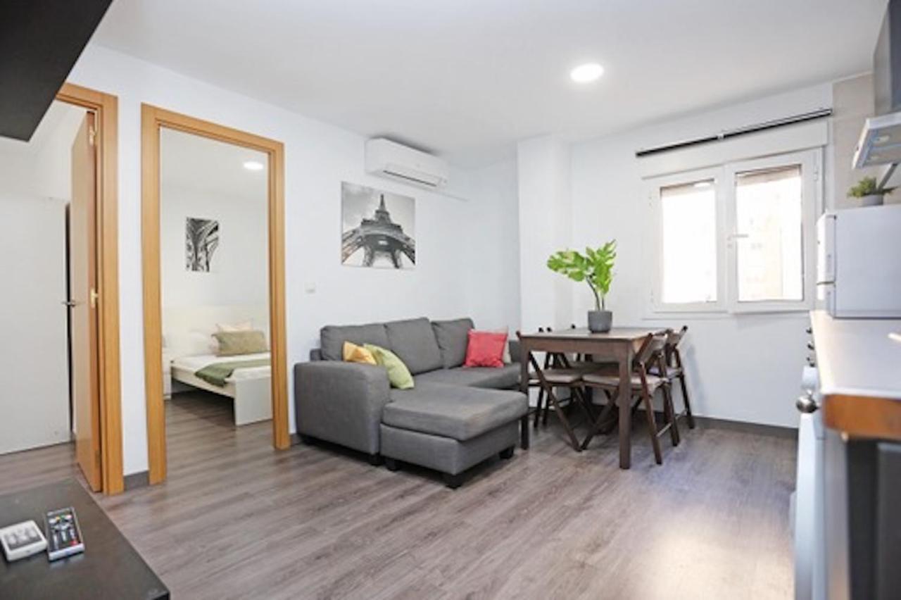 Holidays2malaga Reyna Manescau Apartments- Zona Huelin & 450 Mts De La Playa Malaga