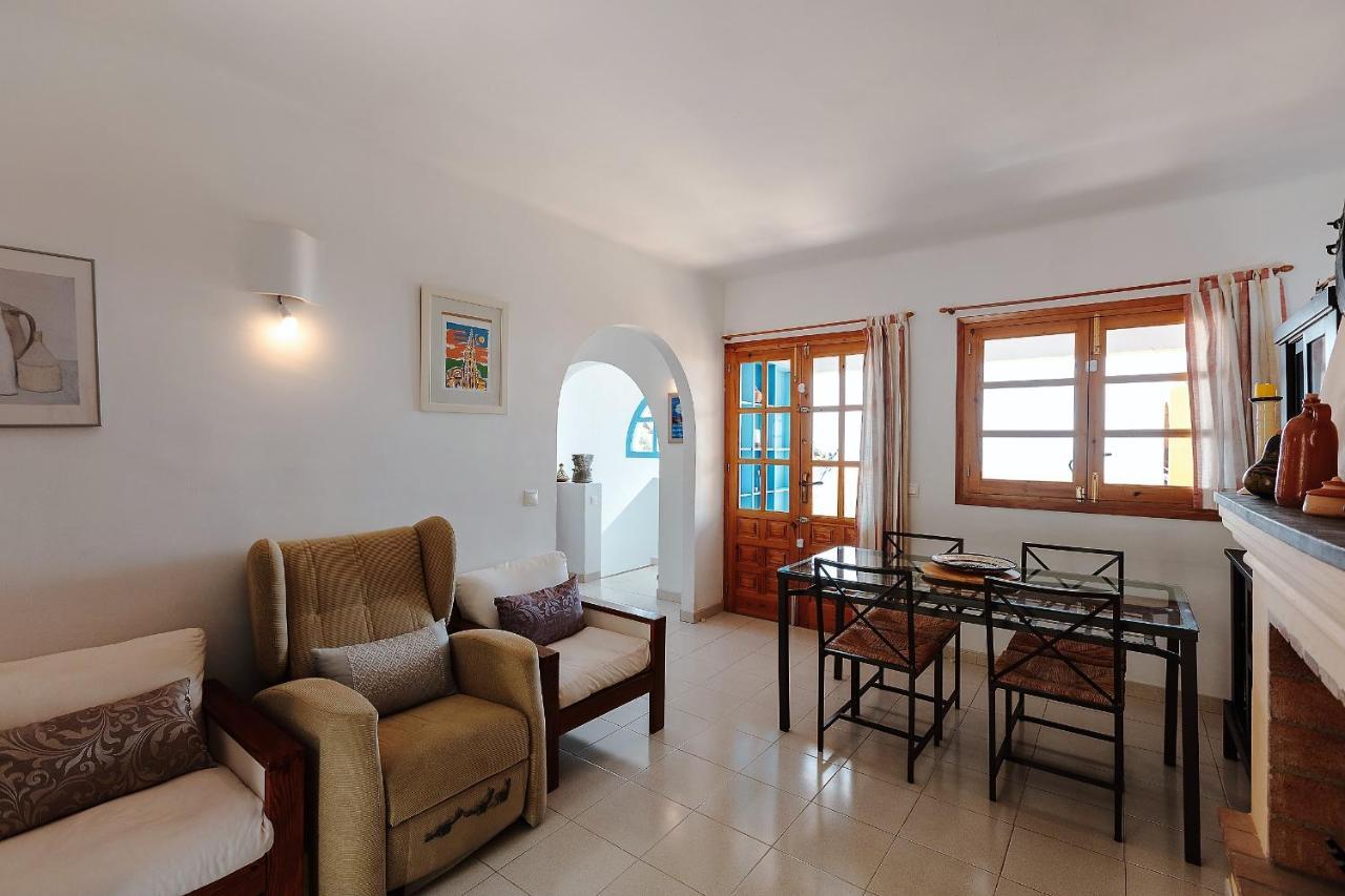 House With Terrace, Amazing Views And Private Shared Pool *