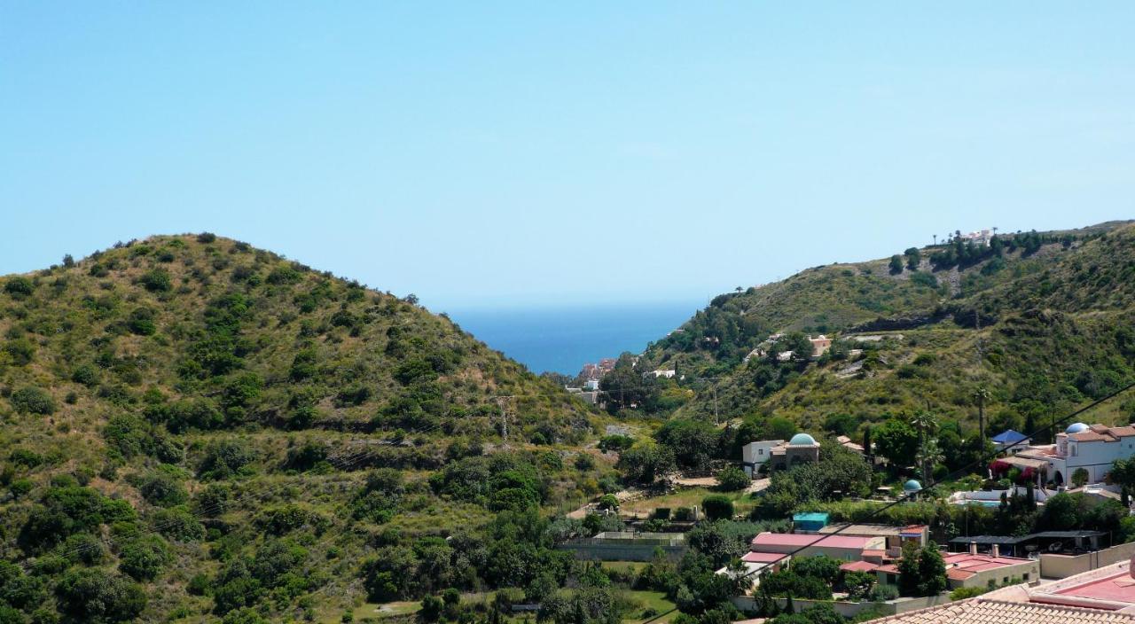 House With Terrace, Amazing Views And Private Shared Pool Holiday home