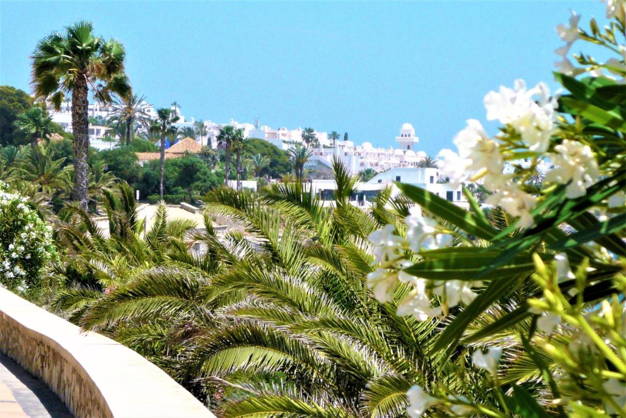 House With Terrace, Amazing Views And Private Shared Pool *